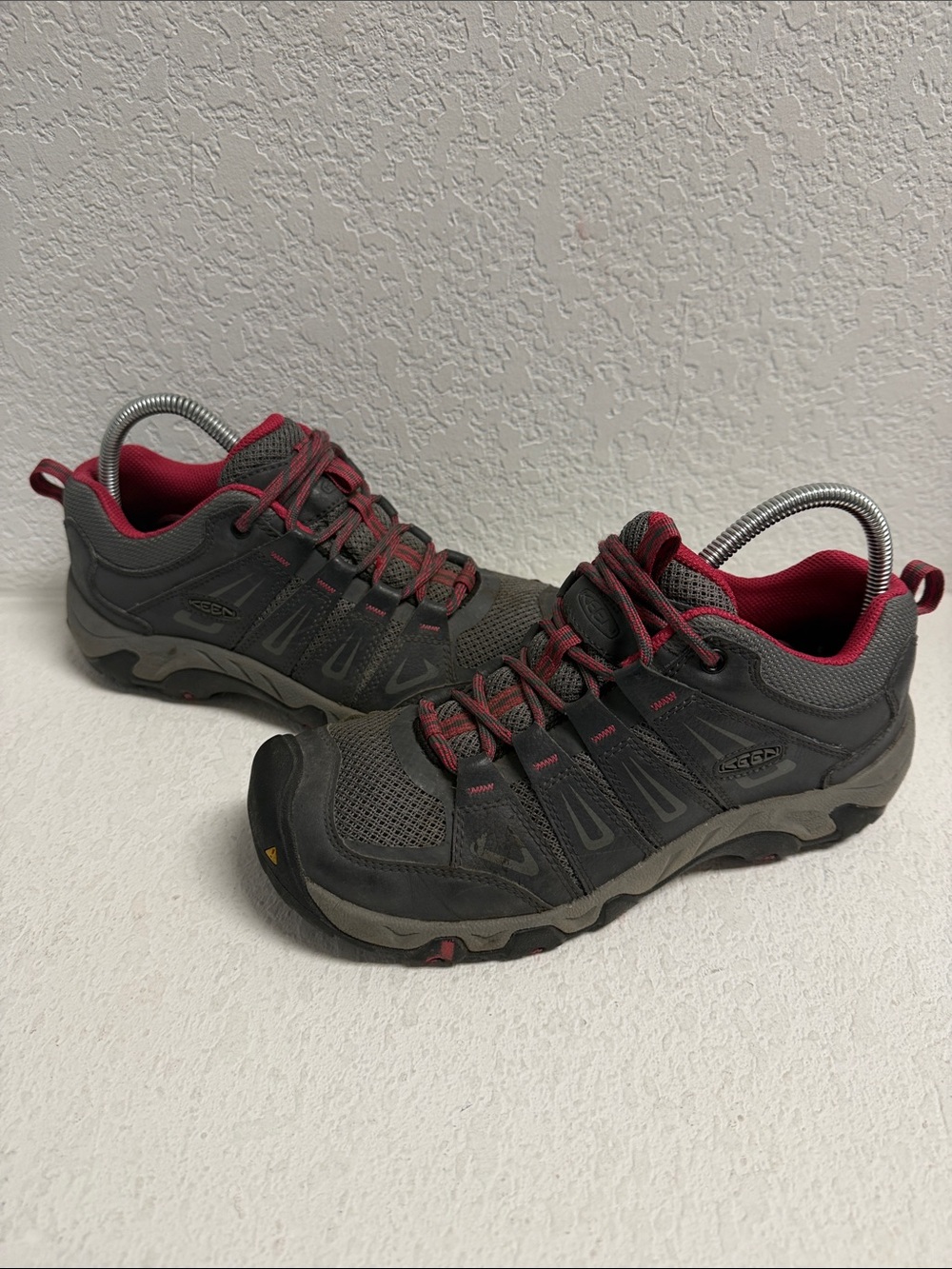 Keen Woman’s Leather Gray & Pink Athletic Trail Performance Outdoor Shoes W 8.5